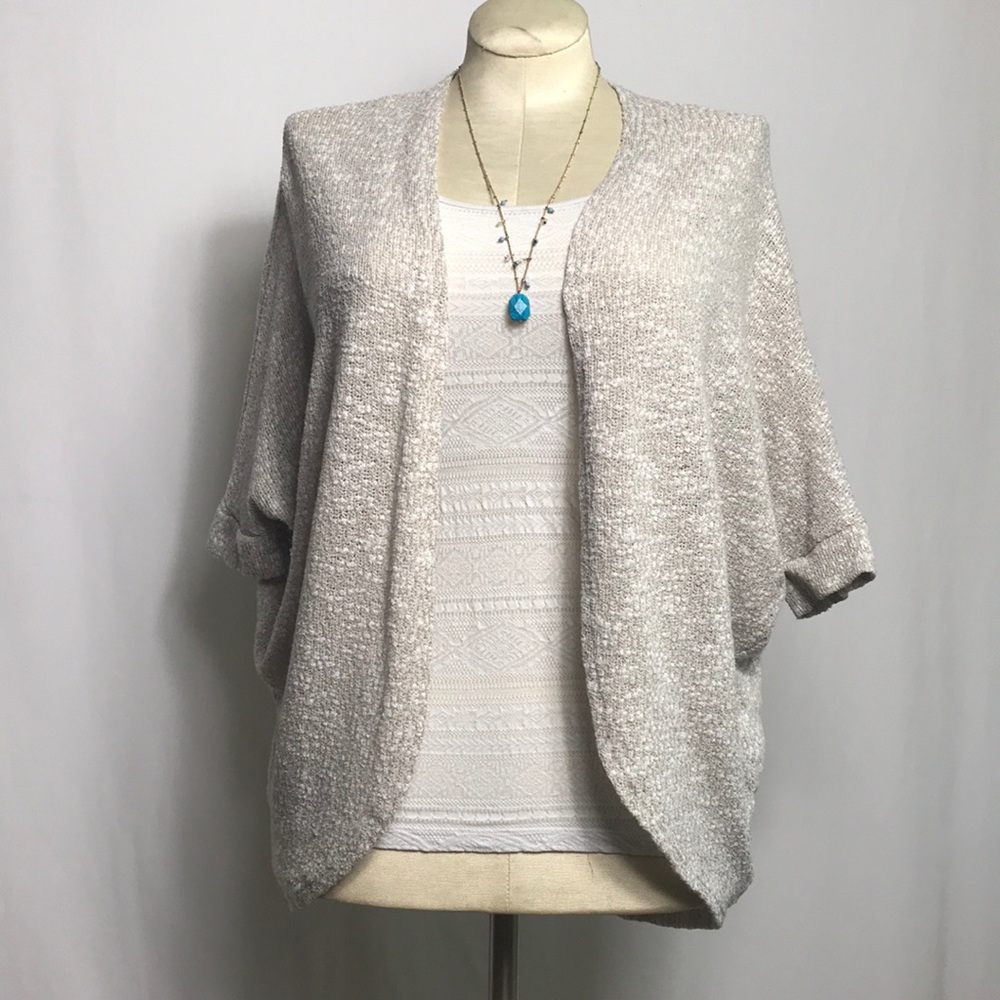 🌻3/25🌻 Mossimo Cream and Beige Pop Knit Shrug